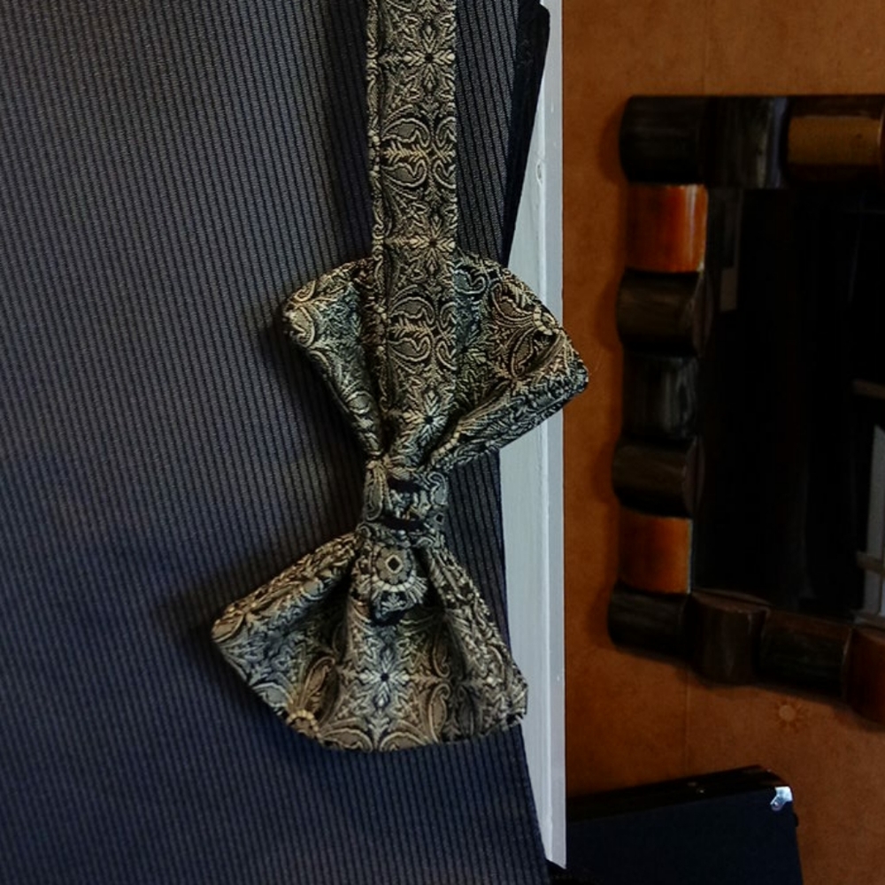 Bows - Picture 2 of 3